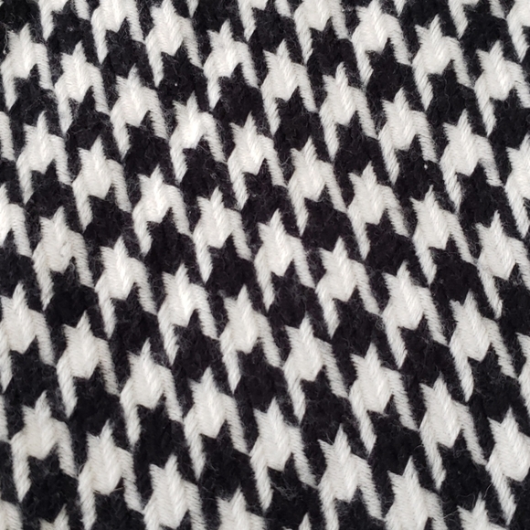 Bundle: AUGUST hat and D&Y scarf. ( only bundle of 3) - Picture 9 of 11